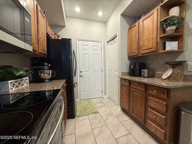 Building Photo - 10200 Belle Rive Blvd