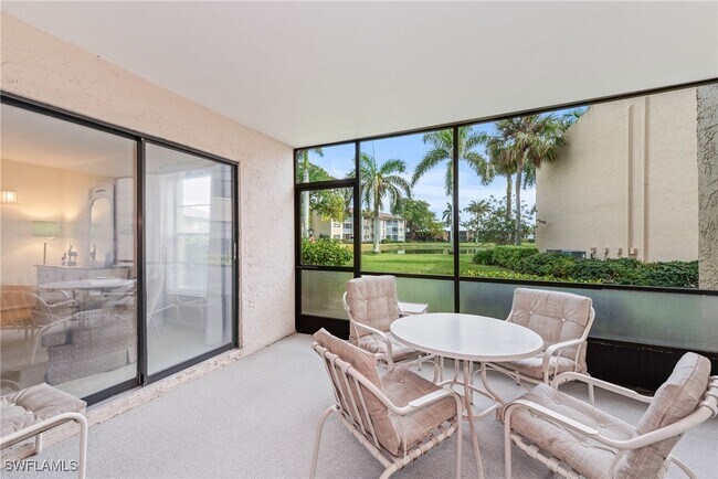 Building Photo - 980 Palm View Dr