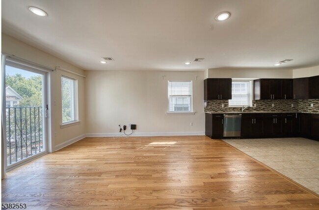 Building Photo - 573 S 18th St