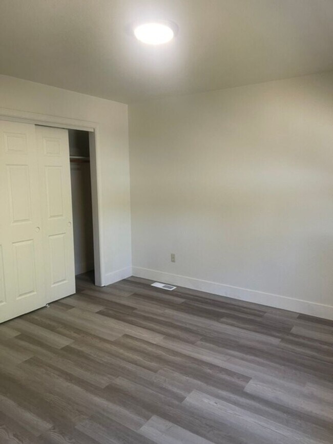 Building Photo - NF189-Kehl, Ron