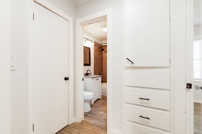 Building Photo - 314 W 36th St