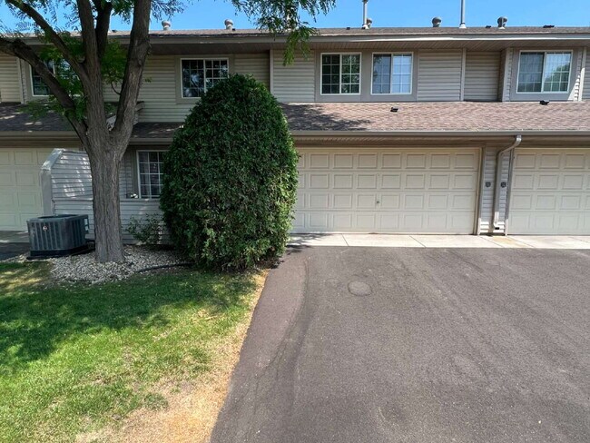 Primary Photo - Spacious 3BR/1.5BA Townhome with Attached ...