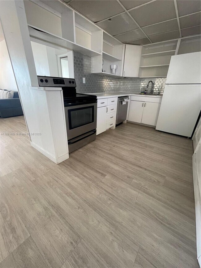 Building Photo - 2910 Point E Dr