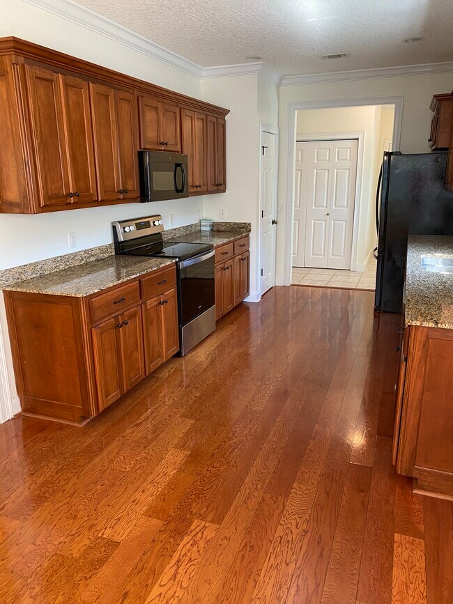 Building Photo - 56 Greyfield Dr