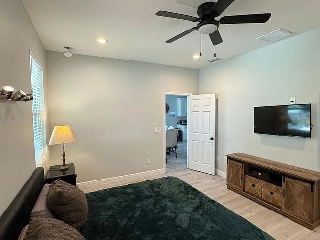 Building Photo - BRAND NEW HOME 2022 - All new appliances! Home is fully furnished!