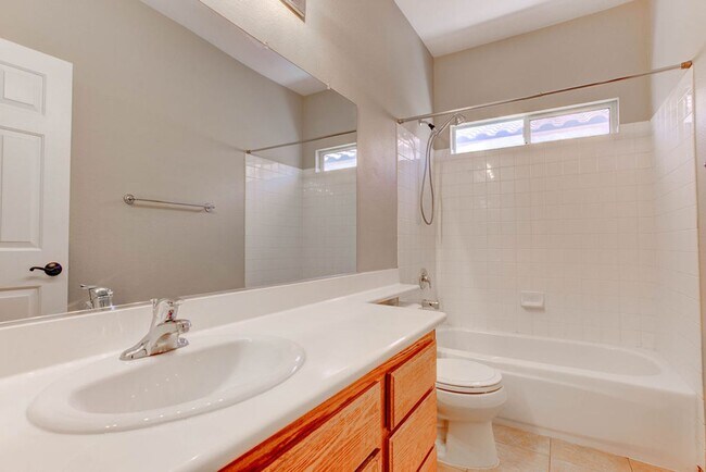 Building Photo - 809 Royal Birch Ln