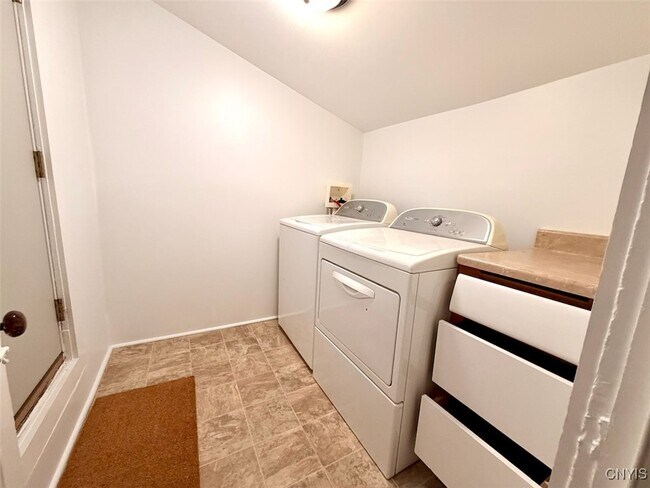 Building Photo - 88 E 5th St