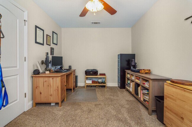 Building Photo - 511 Oak Ave