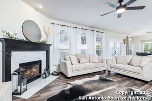 Building Photo - 15810 Redwoods Manor