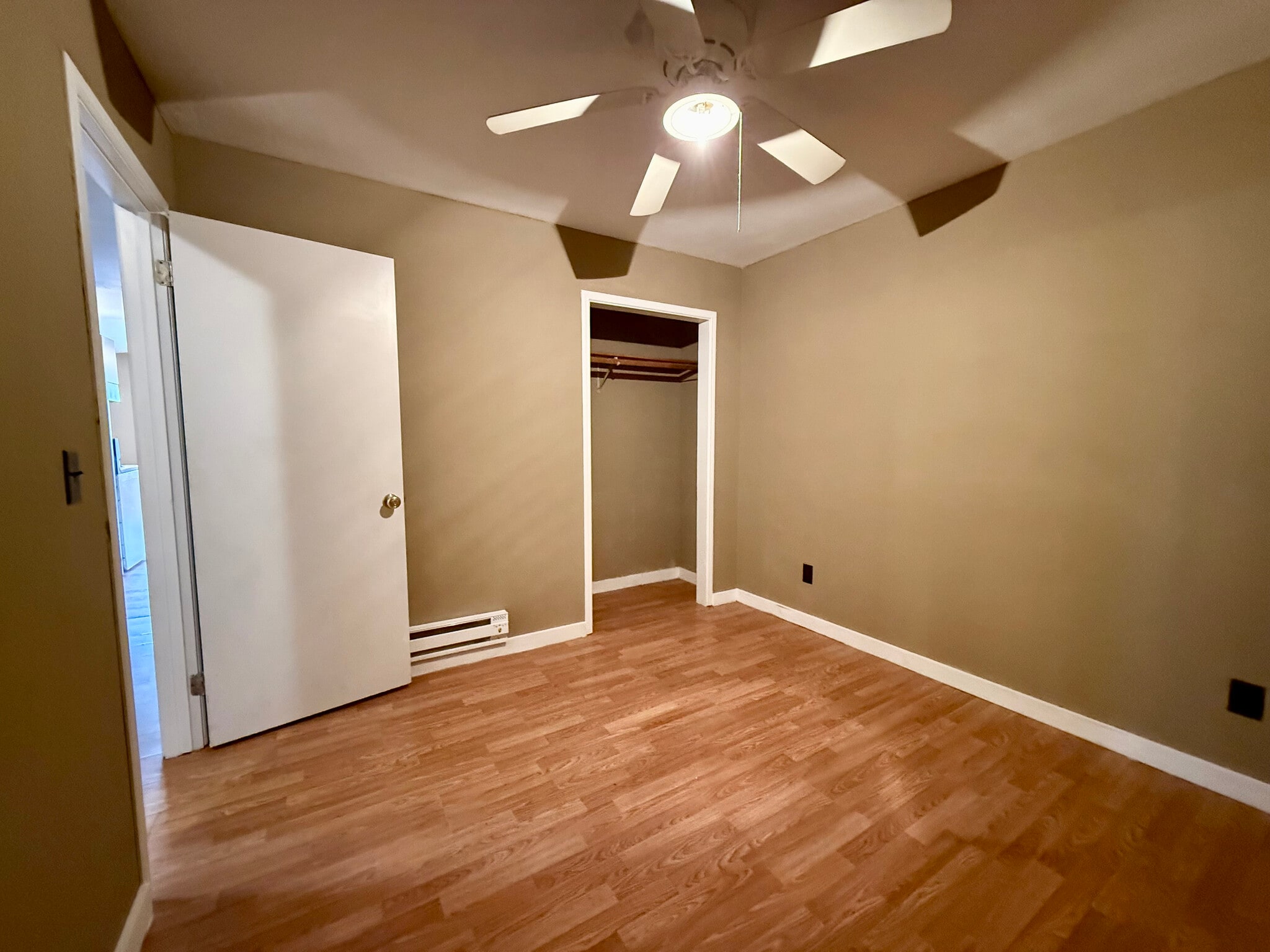 Second bedroom with radiant heat - 377 AR 56 Hwy