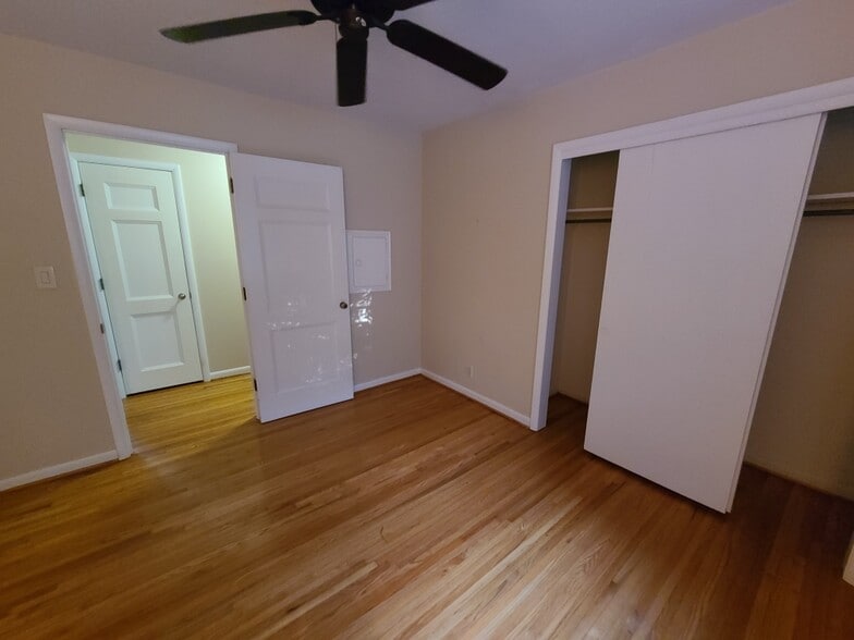 Building Photo - 927 Downey Dr