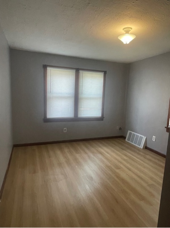 Building Photo - 1346 N Hewett Ave
