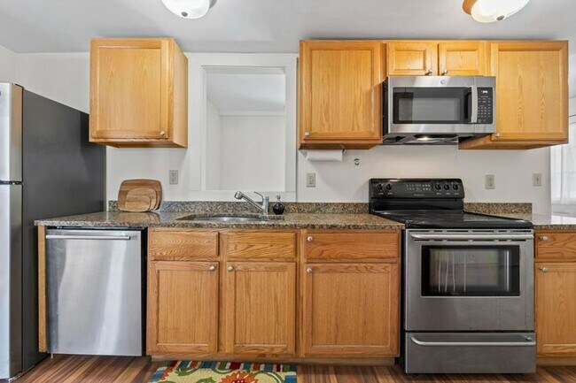 Building Photo - Spacious 3-Bedroom| Downtown Newnarket| Sept 1st!