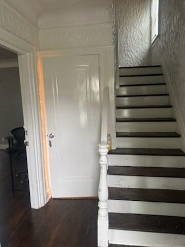Building Photo - 2-Bedroom Duplex in Detroit's Heart – Comf...