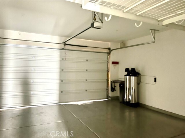 Building Photo - 2336 Synergy