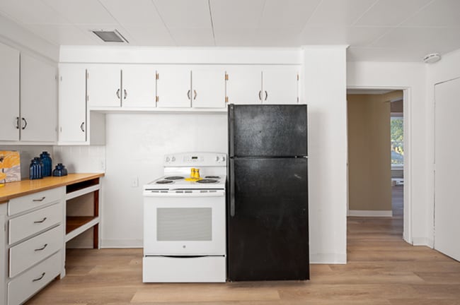 Building Photo - 52ND Street Apartments