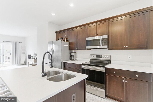 Building Photo - 66 National St