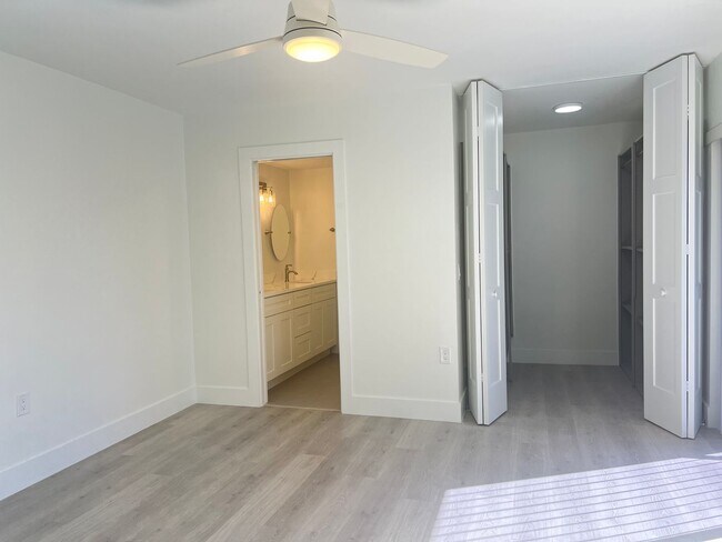 Building Photo - Townhouse 2 Bedroom 2.5 Bath West Palm beach
