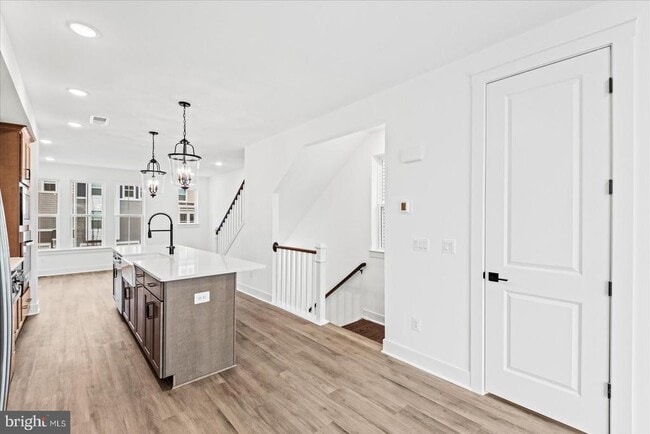 Building Photo - 9407 Pacific Elm St