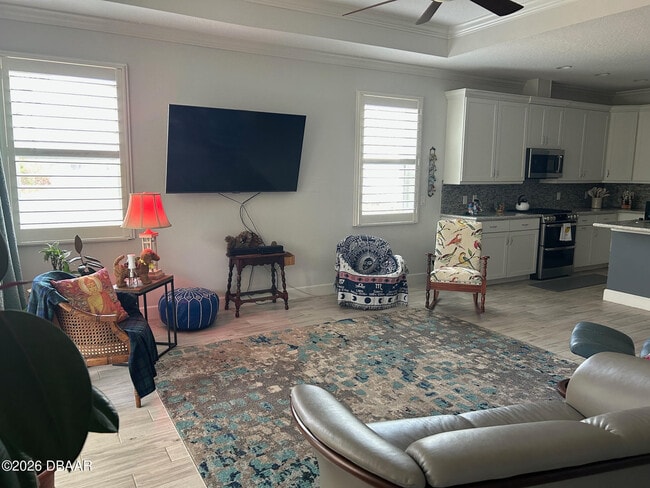 Building Photo - 402 Tiki Ter