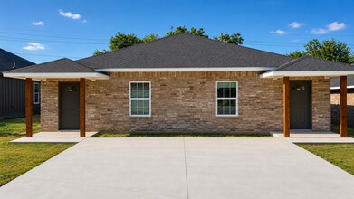 Building Photo - 311 NW Arlington Ave