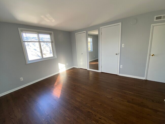 Building Photo - 3035 N Christiana Ave