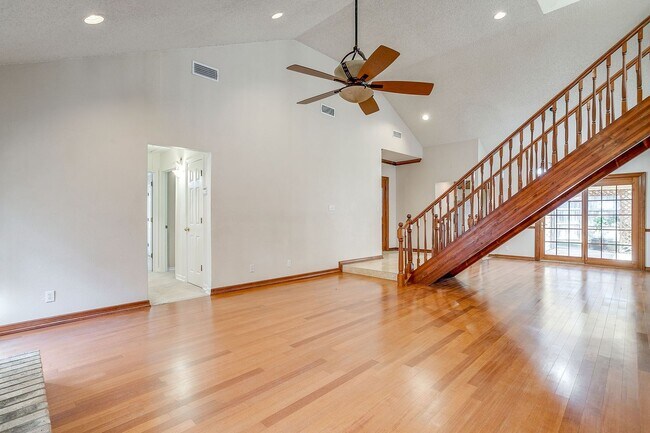 Building Photo - Perfect Location- Grapevine  3 Bed, 2 Bath...