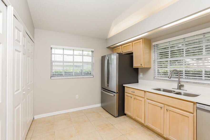 Building Photo - 4863 Treasure Cay Rd