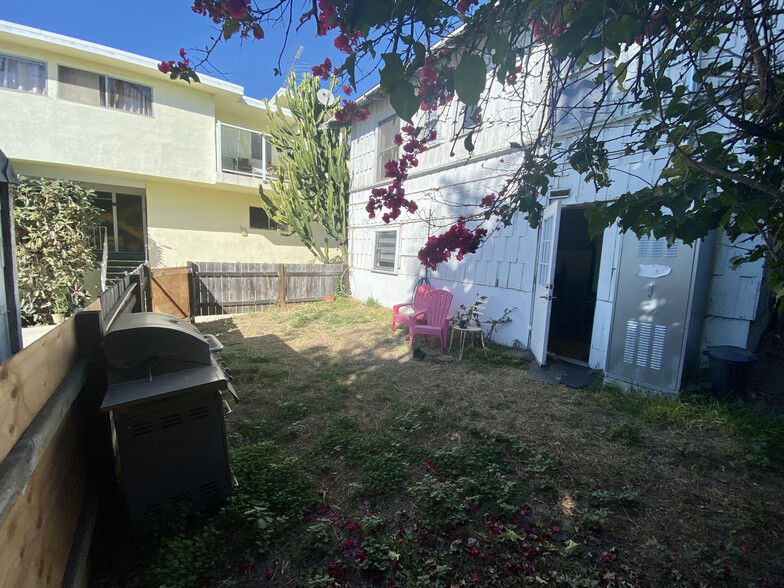 Private Yard - 2102 6th St