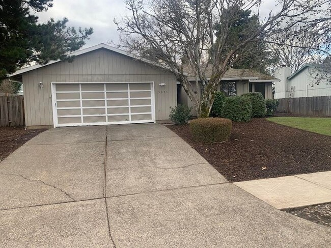 Building Photo - Greenway Single Level!!