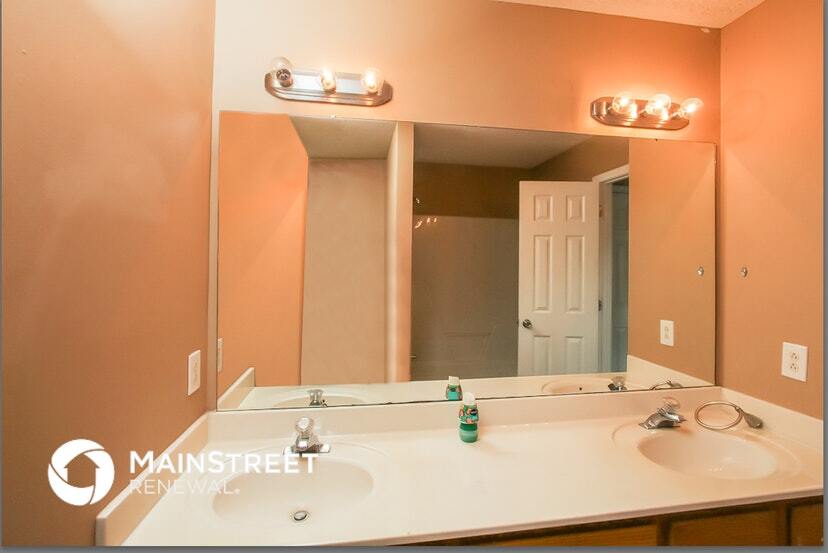 Building Photo - 5901 Bridgeway Dr