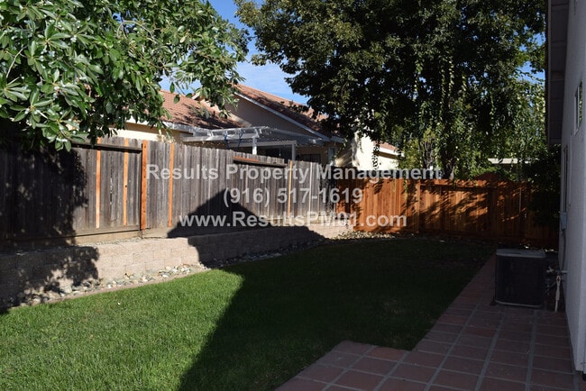 Building Photo - 3 Bedroom - Heart of Roseville
