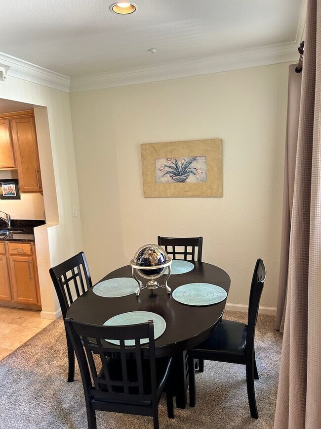 Building Photo - Bright & airy fully furnished condo at the...