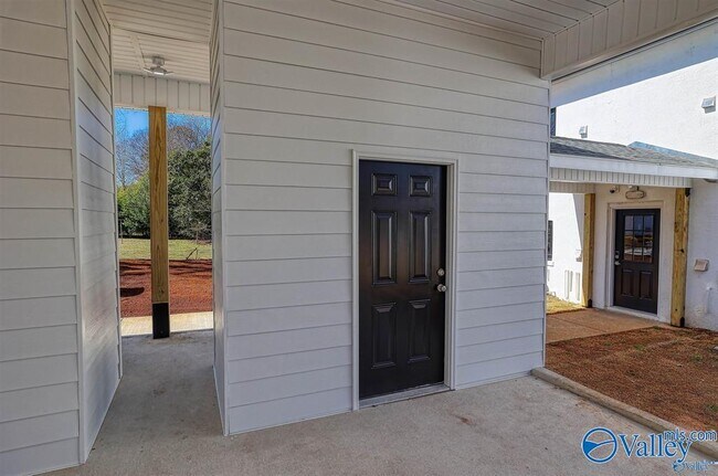 Building Photo - 1122 NE Wellman Ave