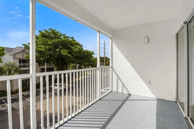 Building Photo - 5780 Rock Island Rd