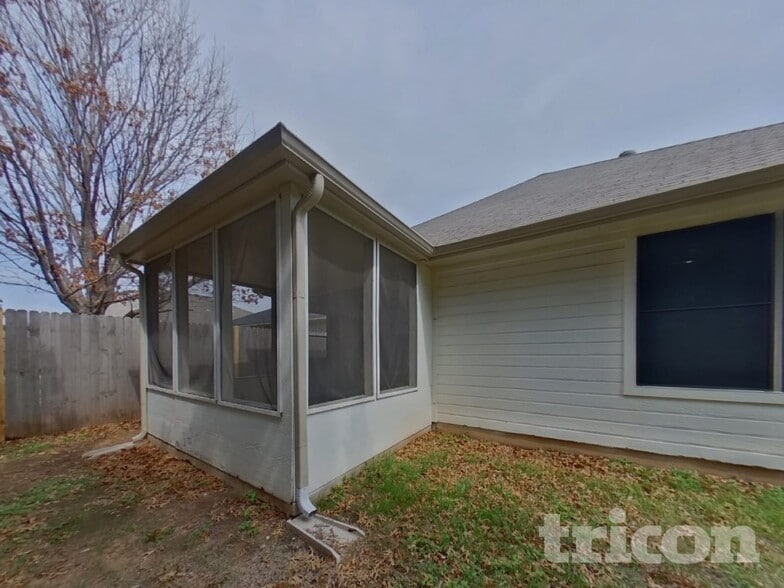 Building Photo - 804 Rambling Ct