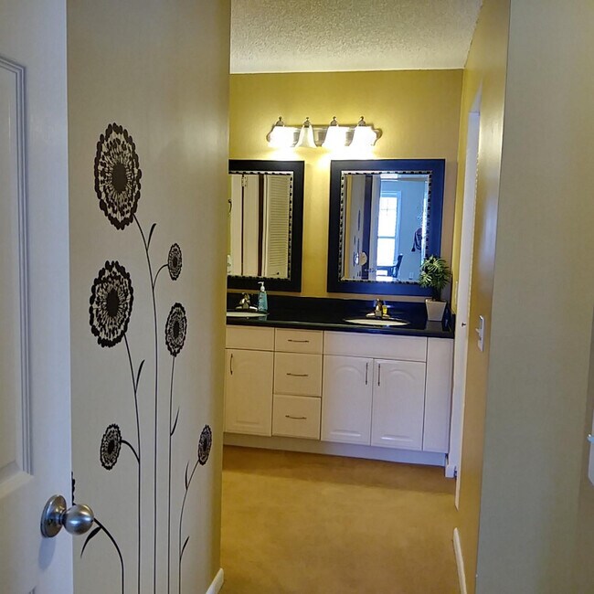 Building Photo - 8045 Eastlake Dr