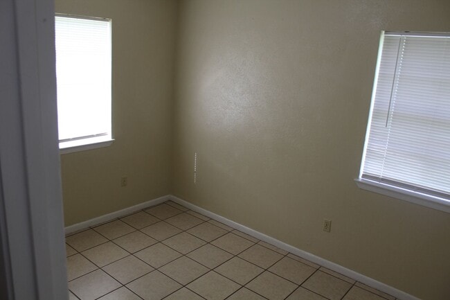 Building Photo - Small space...BIG style!