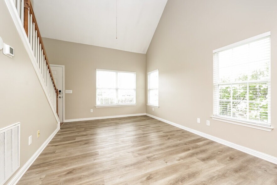 Building Photo - 612 Mable Dr