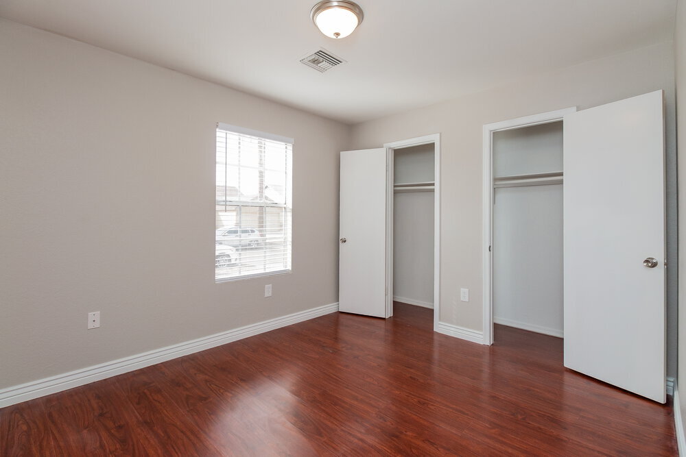 Building Photo - 7848 W Fleetwood Ln