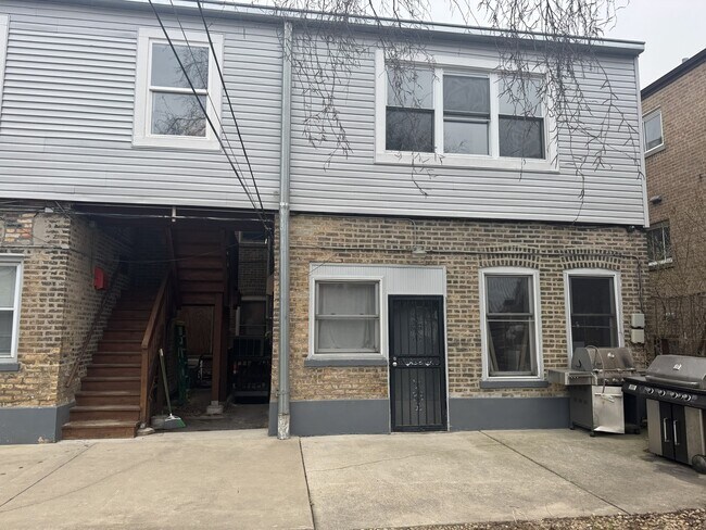 Building Photo - 5816 W Higgins Ave