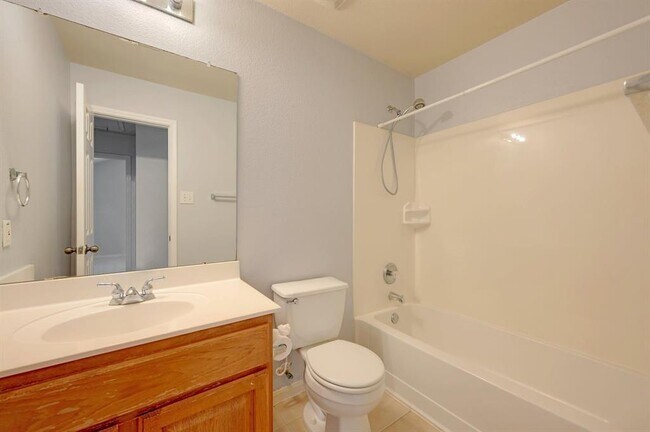 Building Photo - 917 Old Wick Castle Way