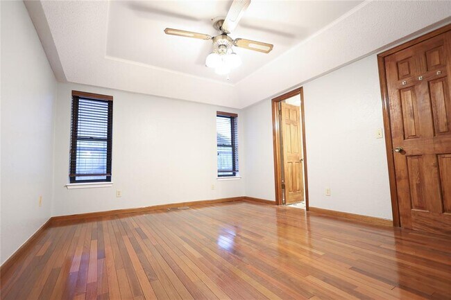 Building Photo - 722 Smalley Dr