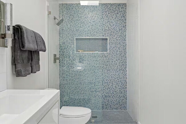 Building Photo - 2109 Barton Hills Dr