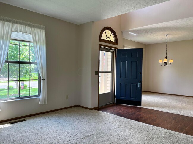 Building Photo - 758 N Starr Dr