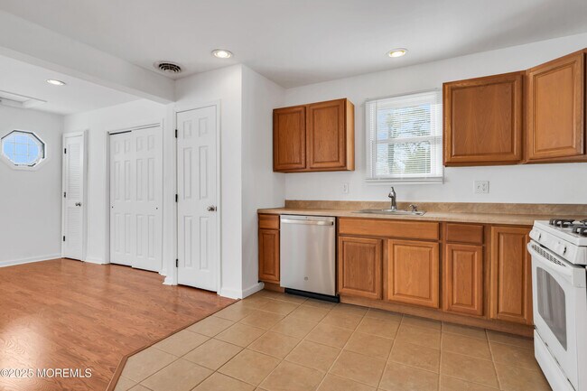 Building Photo - 315 Elizabeth Ave