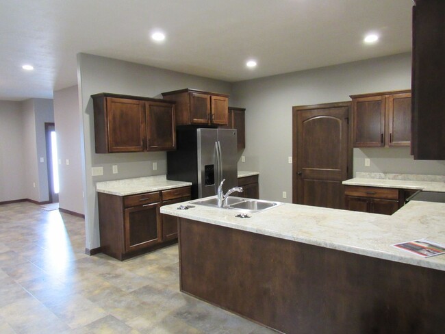 Building Photo - 6402 Keller Cr-- Twin Home