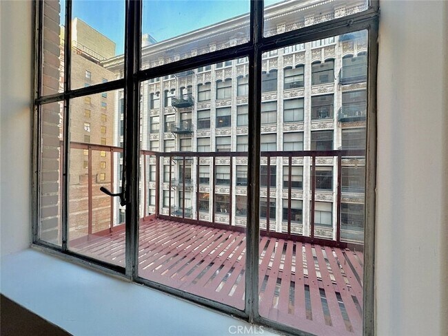 Building Photo - 312 W 5th St