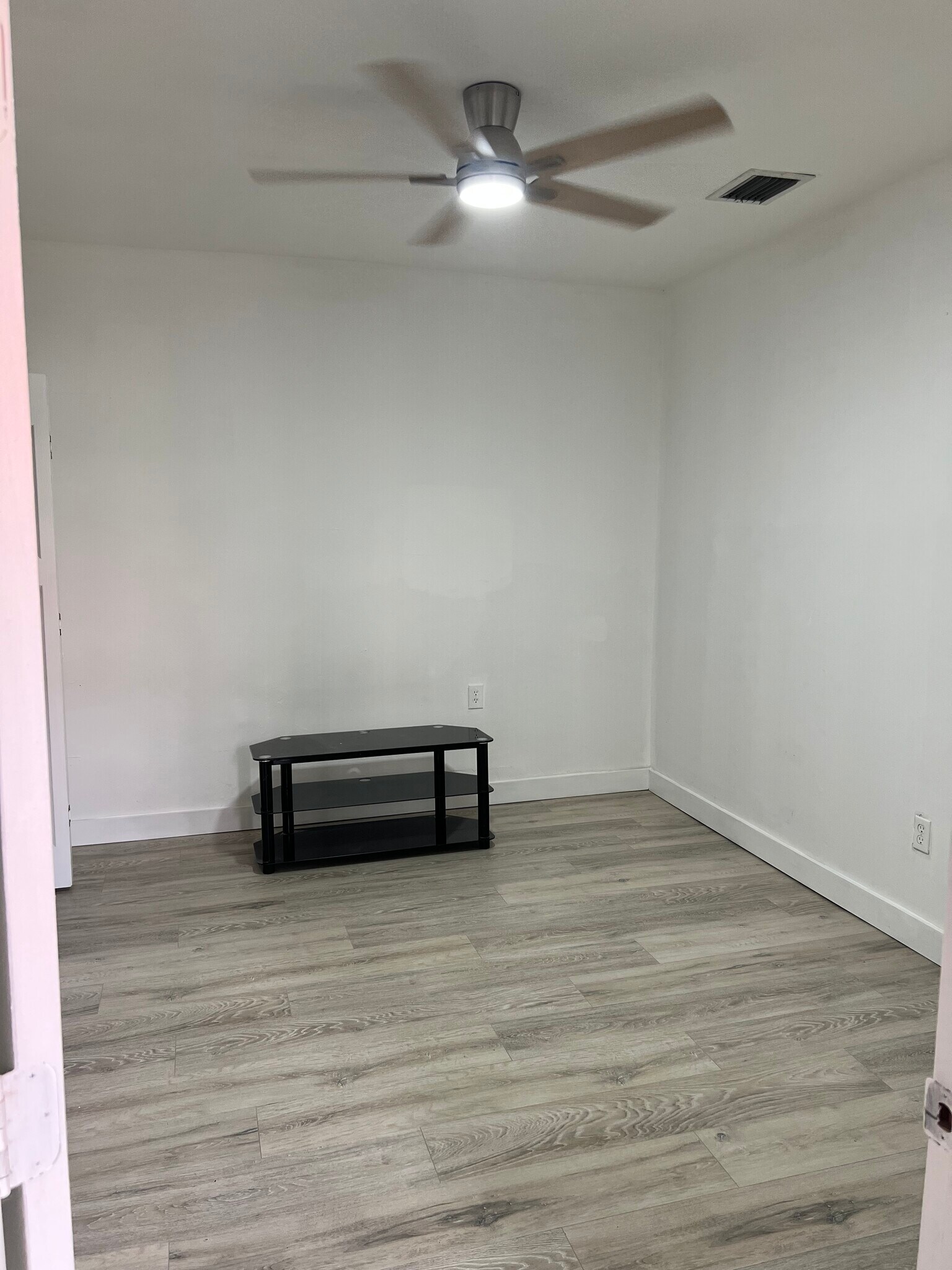Sepárate bedroom - 13200 SW 49th St