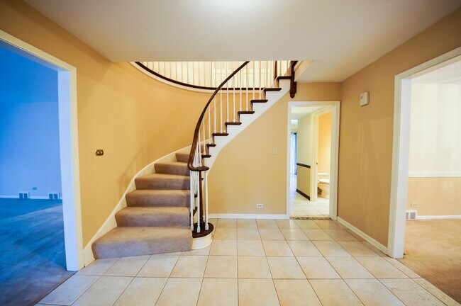 Building Photo - 3619 Bernay Dr